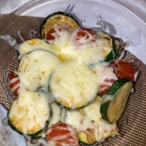 ズッキーニとミニトマトのチーズ焼き